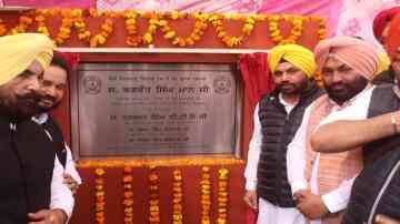 ਲੋਕ ਨਿਰਮਾਣ ਮੰਤਰੀ ਵਲੋਂ ਸ਼ਹੀਦ ਕਰਤਾਰ ਸਿੰਘ ਸਰਾਭਾ ਮਾਰਗ ਦੀ ਵਿਸ਼ੇਸ਼ ਮੁਰੰਮਤ ਦਾ ਰੱਖਿਆ ਨੀਂਹ ਪੱਥਰ