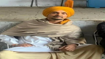 ਦਿਲਜੀਤ ਦੋਸਾਂਝ ਦਾ ਚਮਕੀਲਾ ਲੁੱਕ ਚ ਨੂੰ ਦੇਖ ਫੈਨਜ਼ ਬੋਲੇ- ਇਹ ਤਾਂ ਸੱਚੀ ਗੀਤਕਾਰ ਚਮਕੀਲਾ ਲਗਦਾ