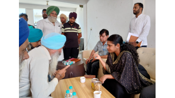 ਆਪ ਦੇ ਦੁਆਰ’ ਪ੍ਰੋਗਰਾਮ ਤਹਿਤ ਪਿੰਡ ਮਦੇਵੀ ਵਿਖੇ ਜ਼ਿਲ੍ਹੇ ਦੇ ਪ੍ਰਸਾਸਿਨਕ ਅਧਿਕਾਰੀਆਂ ਨੇ ਪਿੰਡ ਵਾਲਿਆਂ ਦੀ ਸੁਣੀਆਂ ਸਮੱਸਿਆਵਾਂ