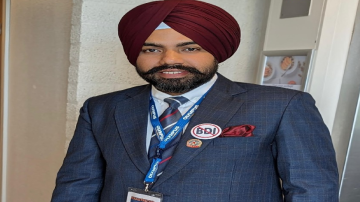 Ludhiana Surgeon makes world record for fastest Laparoscopic Gallbladder surgery 