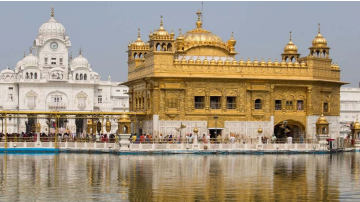 ਸੋਰਠਿ ਮਹਲਾ ੫ ॥ ਮੇਰਾ ਸਤਿਗੁਰੁ ਰਖਵਾਲਾ ਹੋਆ ॥ ਧਾਰਿ ਕ੍ਰਿਪਾ ਪ੍ਰਭ ਹਾਥ ਦੇ ਰਾਖਿਆ ਹਰਿ ਗੋਵਿਦੁ ਨਵਾ ਨਿਰੋਆ ॥੧॥