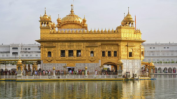 ਜੈਤਸਰੀ ਮਹਲਾ ੫ ਘਰੁ ੨ ਛੰਤ ੴ ਸਤਿਗੁਰ ਪ੍ਰਸਾਦਿ ॥ ਸਲੋਕੁ ॥ ਊਚਾ ਅਗਮ ਅਪਾਰ ਪ੍ਰਭੁ ਕਥਨੁ ਨ ਜਾਇ ਅਕਥੁ ॥ ਨਾਨਕ ਪ੍ਰਭ ਸਰਣਾਗਤੀ ਰਾਖਨ ਕਉ ਸਮਰਥੁ ॥