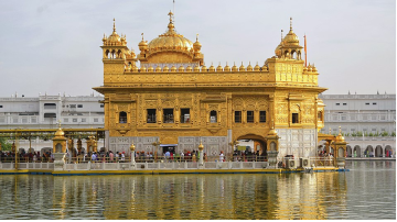 ਸਲੋਕੁ ਮਃ ੩ ॥  ਪੜਣਾ ਗੁੜਣਾ ਸੰਸਾਰ ਕੀ ਕਾਰ ਹੈ ਅੰਦਰਿ ਤ੍ਰਿਸਨਾ ਵਿਕਾਰੁ ॥ ਹਉਮੈ ਵਿਚਿ ਸਭਿ ਪੜਿ ਥਕੇ ਦੂਜੈ ਭਾਇ ਖੁਆਰੁ ॥ 