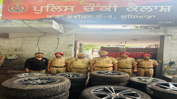 ਕਮਿਸ਼ਨਰੇਟ ਪੁਲਿਸ ਲੁਧਿਆਣਾ ਵੱਲੋਂ ਕਾਰਾ ਦੇ ਟਾਇਰ ਚੋਰੀ ਗਰੋਹ ਬੇਨਕਾਬ, 05 ਦੋਸ਼ੀ ਗ੍ਰਿਫਤਾਰ, 31 ਟਾਇਰ ਰਿੰਮ ਸਮੇਤ ਬਰਾਮਦ* 