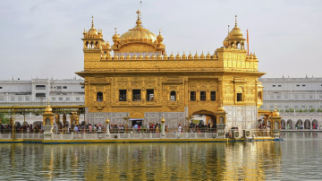 Jaitsaree-Mahalaa-5-Ghar-3-Dupade-Ik-Oankaar-Satgur-Parsaad-Dehu-Sandesaro-Kaheeau-Pria-Kaheeau-Bisam-Bhaee-Mai-Bahu-Bidhh-Sunte-Kehahu-Suhaagan-Saheeau-1-