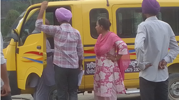ਮਾਲੇਰਕੋਟਲਾ ਵਿੱਚ ਸੇਫ ਸਕੂਲ ਵਾਹਨ ਪਾਲਿਸੀ ਤਹਿਤ 105 ਬੱਸਾਂ ਦੀ ਚੈਕਿੰਗ, 18 ਬੱਸਾਂ ਦੇ ਚਲਾਨ ਜਾਰੀ