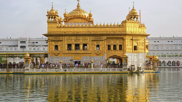 ਸੂਹੀ ਮਹਲਾ ੪ ॥ ਹਰਿ ਹਰਿ ਨਾਮੁ ਭਜਿਓ ਪੁਰਖੋਤਮੁ ਸਭਿ ਬਿਨਸੇ ਦਾਲਦ ਦਲਘਾ