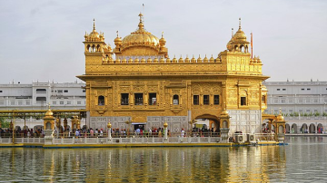 ਸੂਹੀ ਮਹਲਾ ੪ ਘਰੁ ੭ ੴ ਸਤਿਗੁਰ ਪ੍ਰਸਾਦਿ ॥ ਤੇਰੇ ਕਵਨ ਕਵਨ ਗੁਣ ਕਹਿ ਕਹਿ ਗਾਵਾ ਤੂ ਸਾਹਿਬ ਗੁਣੀ ਨਿਧਾਨਾ ॥ 