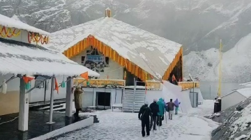 ਹੇਮਕੁੰਟ ਸਾਹਿਬ ਦੇ ਕਿਵਾੜ ਅੱਜ ਸਰਦੀਆਂ ਲਈ ਹੋਣਗੇ ਬੰਦ, ਹੁਣ ਤੱਕ 3.80 ਲੱਖ ਸ਼ਰਧਾਲੂਆਂ ਨੇ ਟੇਕਿਆ ਮੱਥਾ